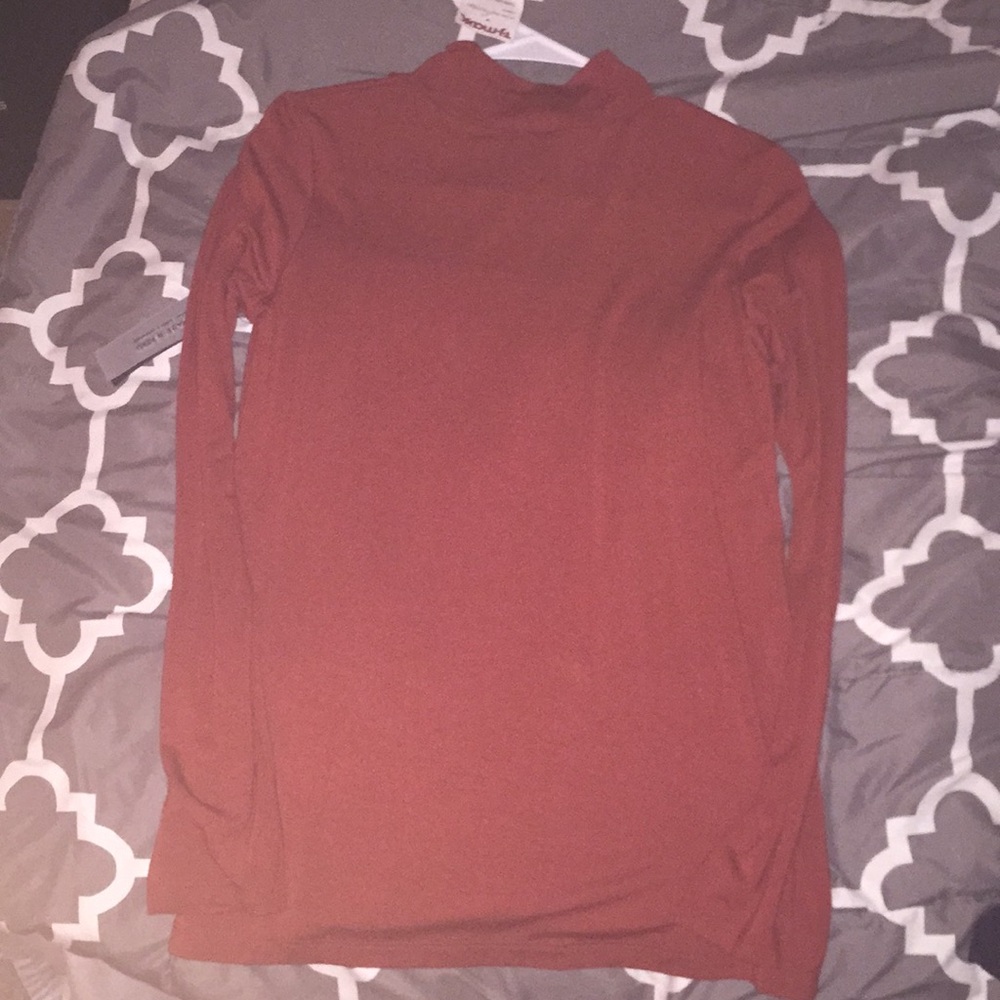 maroon turtle neck shirt